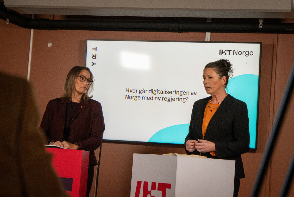STARTET DIALOGEN: IKT-Norge startet dialogen mellom de største partiene og bransjen dagen før statsbudsjettet ble lagt fram, her ved Trine Lise Sundnes fra Arbeiderpartiet, og Heidi Nordby Lunde fra Høyre.  (Foto: IKT Norge).