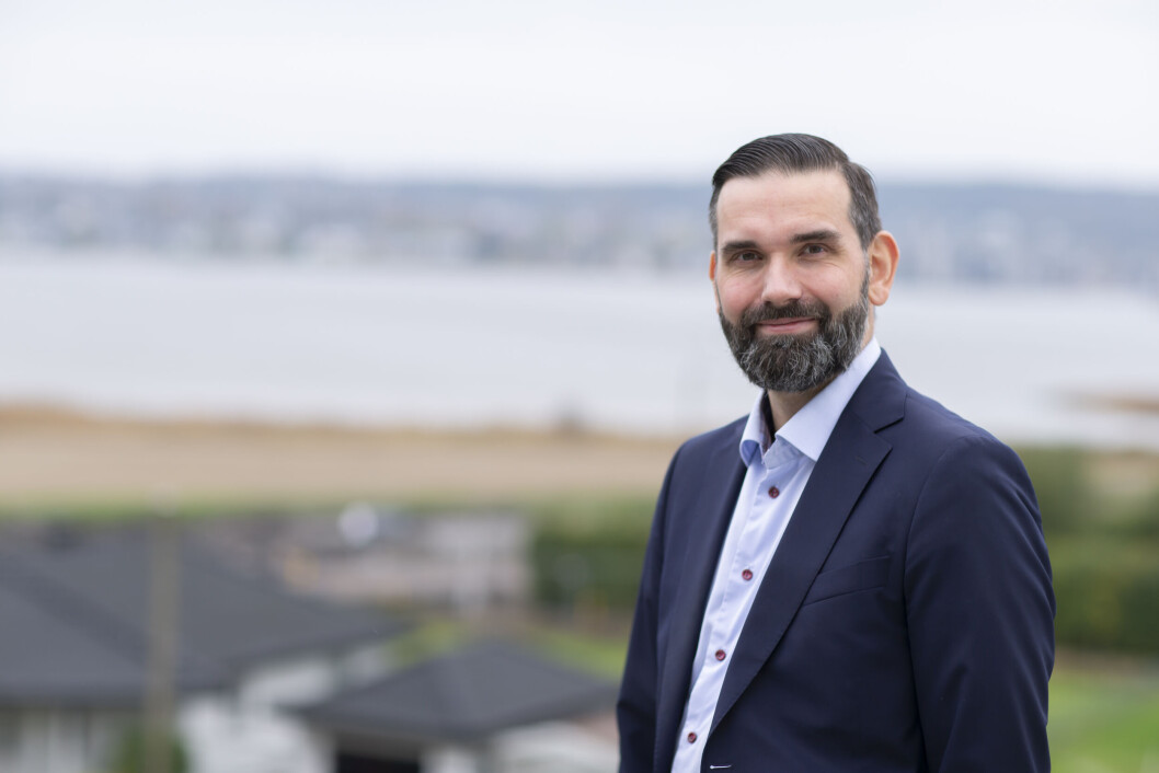 BYTTER BEITE: Etter syv år i Sopra Steria hadde Frode Johan Olsen lyst på nye utfordringer. I november starter han i KPMG. (Foto: Elisabeth Lange) BYTTER BEITE: Etter syv år i Sopra Steria hadde Frode Johan Olsen lyst på nye utfordringer. I november starter han i KPMG. (Foto: Elisabeth Lange)