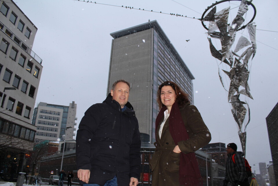 SAMARBEID: Carl Onstad i Rebel og Sonja Horn i Entra jobber sammen for å skape det som skal bli Norges kraftsenter for deling av it-kompetanse. (Foto: Stine Marie Hagen)
