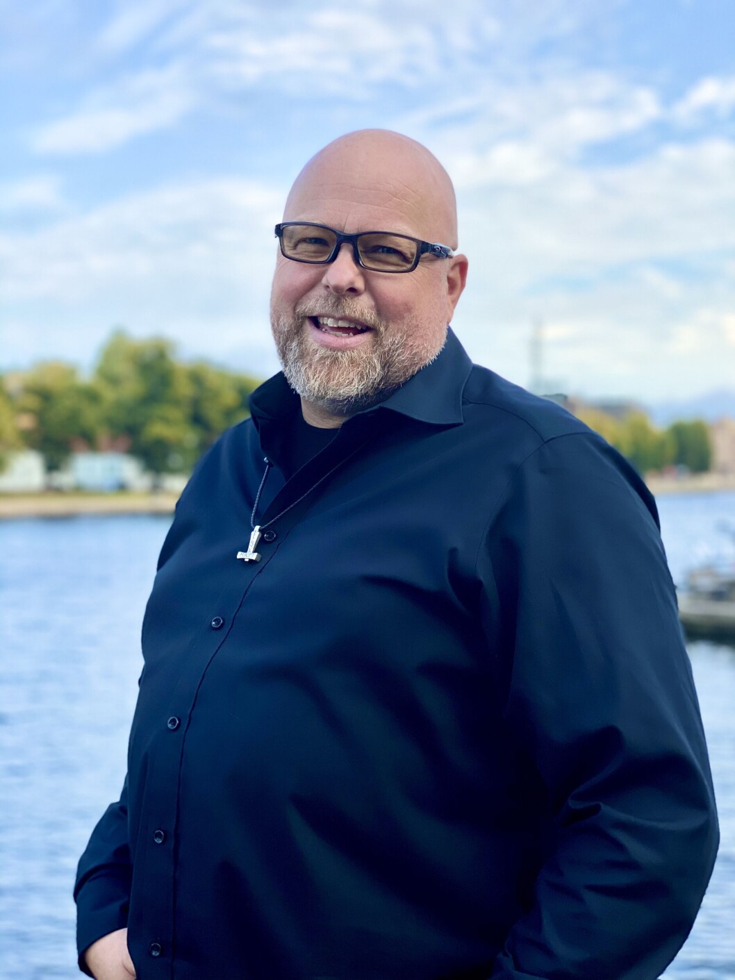 HOLDER RØVERNE UNNA: Thomas Tømmernes leder Ateas it-sikkerhetssatsing. Han er i tillegg en aktiv blogger og engasjerer seg i Facebookgruppa IT-sikkerhet. I denne kronikken oppfordrer han til å holde tette skott mellom jobb og privatliv ved å benytte sikre kontainere for jobb applikasjonene eller dataene. Alt for å unngå dagens digitale røvere (Foto: Ane Svensli) HOLDER RØVERNE UNNA: Thomas Tømmernes leder Ateas it-sikkerhetssatsing. Han er i tillegg en aktiv blogger og engasjerer seg i Facebookgruppa IT-sikkerhet. I denne kronikken oppfordrer han til å holde tette skott mellom jobb og privatliv ved å benytte sikre kontainere for jobb applikasjonene eller dataene. Alt for å unngå dagens digitale røvere (Foto: Ane Svensli)