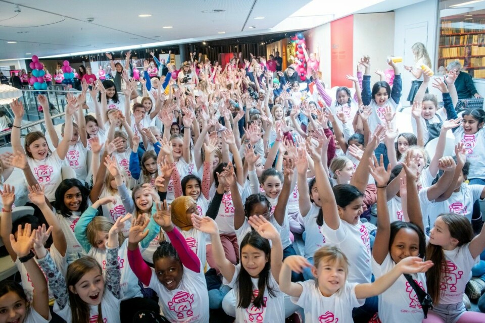 100 JENTER: I år ble Girl Tech Fest holdt i 16 byer, spredt over hele landet. Til sammen var det 1500 jenter som fikk delta. Det er rekord. I hovedstaden hadde jentefesten byttet lokale, og ble avholdt på Teknisk museum. (Foto: Gorm K. Gaare)