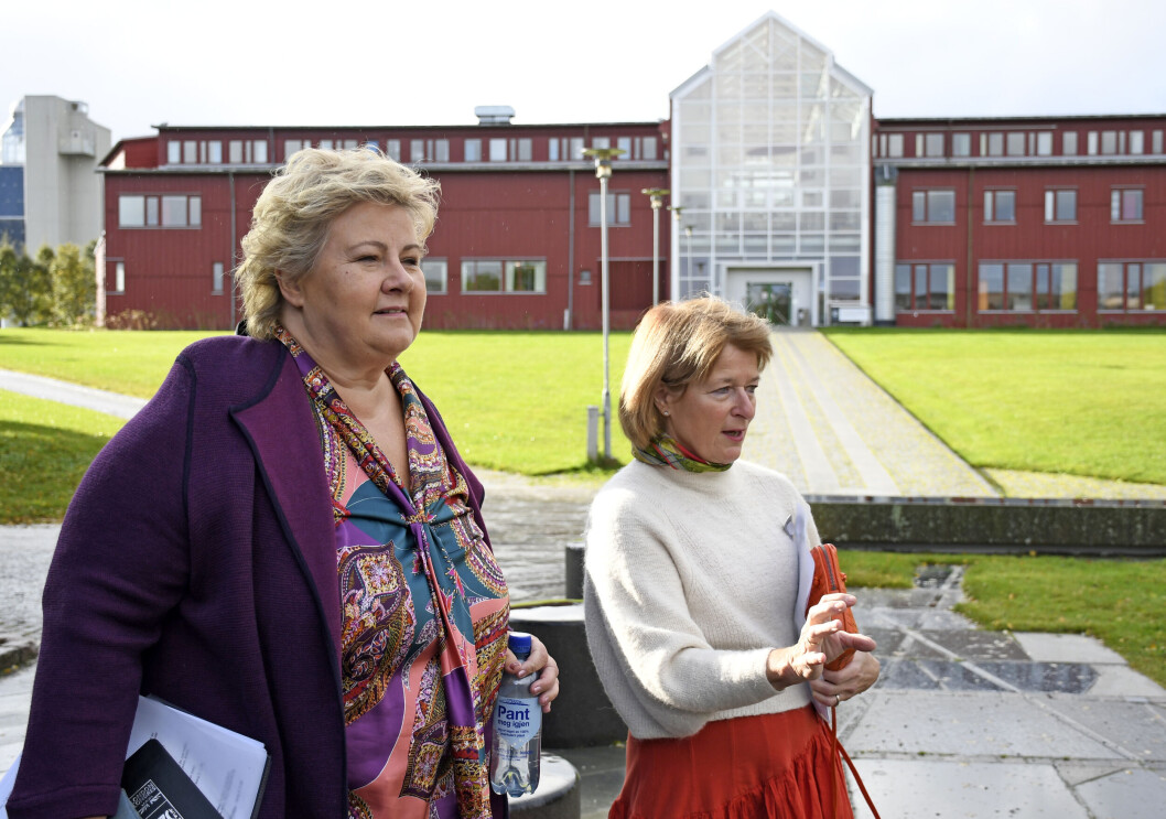 UIT: Her er statsminister Erna Solberg på UIT Norges Arktiske Universitet. Sammen med rektor Anne Husebekk. Foto: Rune Stoltz Bertinussen / NTB UIT: Her er statsminister Erna Solberg på UIT Norges Arktiske Universitet. Sammen med rektor Anne Husebekk. Foto: Rune Stoltz Bertinussen / NTB