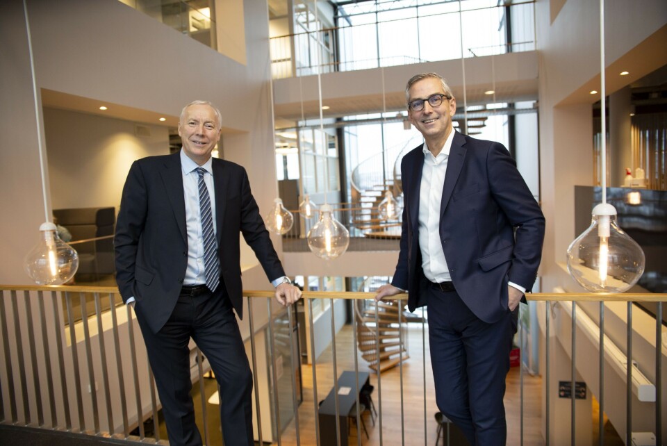 SAMMEN: Kjell Rusti, skandinaviasjef i Sopra Steria og Michael Jacobs, administrerende direktør i Atea, slår pjaltene sammen for å kunne levere på høye krav fra Forsvaret og helsevesenet. Foto: Sopra Steria.