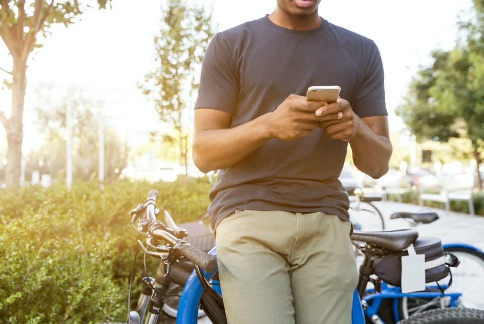 SMS: Bankkunder bes være oppmerksomme mot svindelforsøk på SMS og epost. Foto: Linkedin Sales Navigator