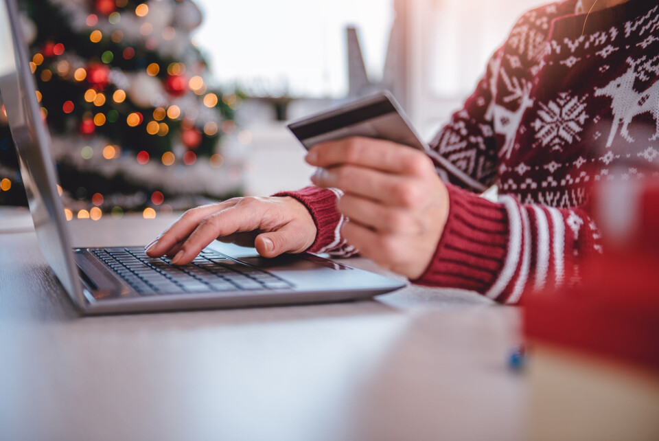 HYSTERI: Norske betalingskort går rødgødende i dag. Klarna melder om 2123 prosent økning av elektronikksalget på Black Friday. Er det bare godt nytt? (Foto: Istock)