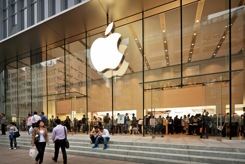 ENDRE: Apple og Google har blitt bedt om å gjøre endringer i sine app-butikker. (Foto: Nikada/ Istock)