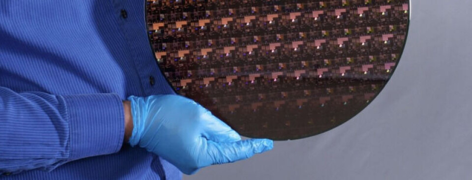 SMÅTT: IBMs nye prosessor er basert på bare to nanometer transistor-layout. (Foto: IBM).