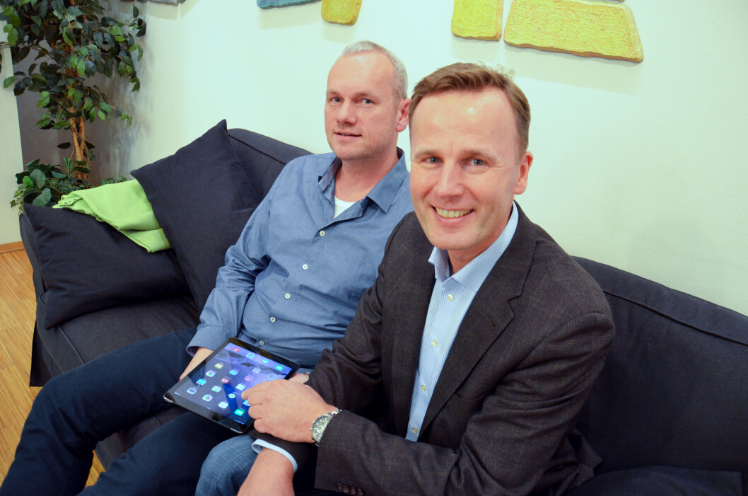 Roger Pedersen og Knut Alnæs har jobbet sammen om prosjektet som har levert 400 Ipader til barneskoler. (Foto: Stine Marie Hagen) Roger Pedersen og Knut Alnæs har jobbet sammen om prosjektet som har levert 400 Ipader til barneskoler. (Foto: Stine Marie Hagen)