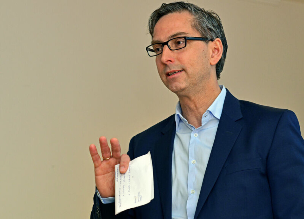 OPPSIGELSER: Atea, og direktør Michael Jacobs, ser seg nødt til å effektivisere støtte- og stabfunksjoner. Det går ut over 20 innleide konsulenter, og 30 faste ansatte. (Foto: Dag-Rune Z. Vollen) OPPSIGELSER: Atea, og direktør Michael Jacobs, ser seg nødt til å effektivisere støtte- og stabfunksjoner. Det går ut over 20 innleide konsulenter, og 30 faste ansatte. (Foto: Dag-Rune Z. Vollen)