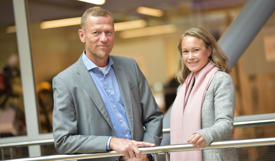 INVITERER UTVIKLERE: Ove Fredheim sammen med Elisabeth Falck, som er produktsjef for API. (Foto: Martin Fjellanger)