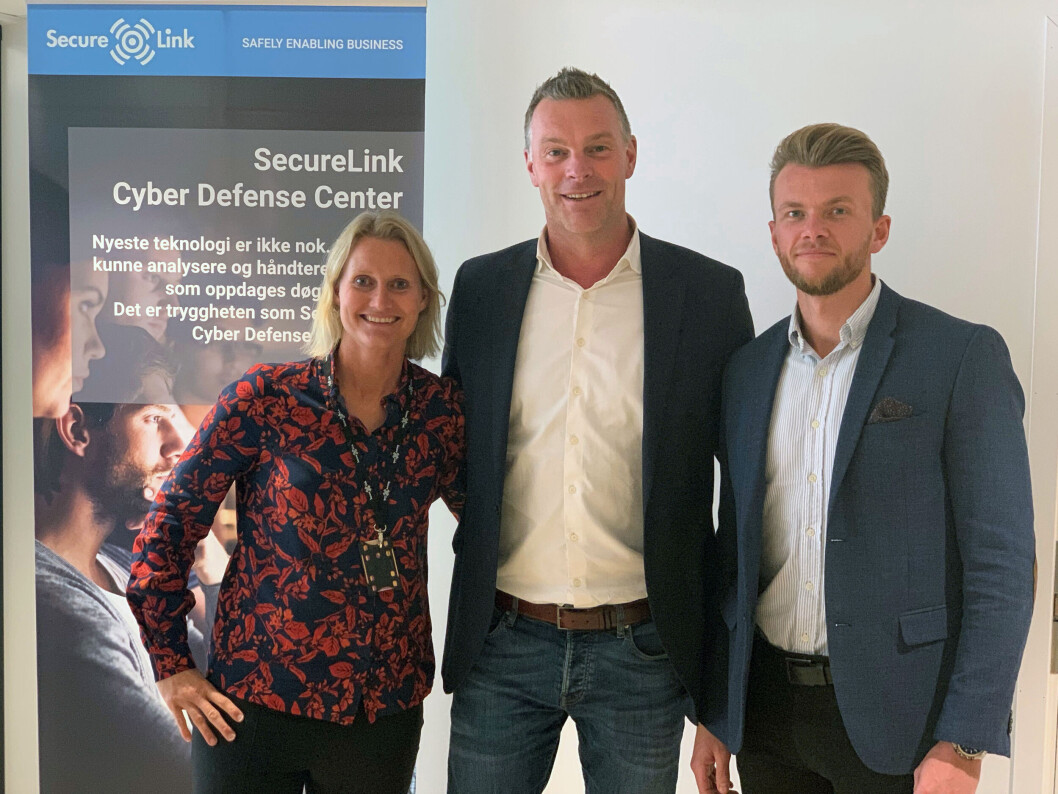 TO NYE: SecureLink har ansatt Ola Haugen Bråthen (t.h) som ny Key Account Manger, og Marianne Harlem som ny Marketing Manager. Country Manager Thomas Kronen i midten. (Foto: SecureLink) TO NYE: SecureLink har ansatt Ola Haugen Bråthen (t.h) som ny Key Account Manger, og Marianne Harlem som ny Marketing Manager. Country Manager Thomas Kronen i midten. (Foto: SecureLink)