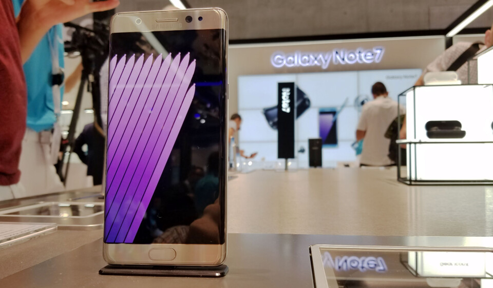 FARVEL? Note 7 kan i verste fall tilbakekalles igjen på grunn av nye branntilløp. Imens forbereder Samsung vårens premiumsatsing. Foto: Marty Williams FARVEL? Note 7 kan i verste fall tilbakekalles igjen på grunn av nye branntilløp. Imens forbereder Samsung vårens premiumsatsing. Foto: Marty Williams