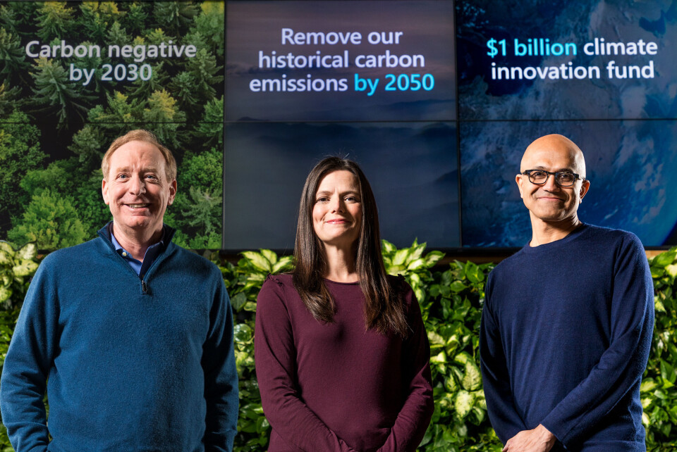 KLIMAVENNLIGE: Microsofts styreformann Brad Smith, finansdirektør Amy Hood og toppsjef Satya Nadella.
Foto: Brian Smale