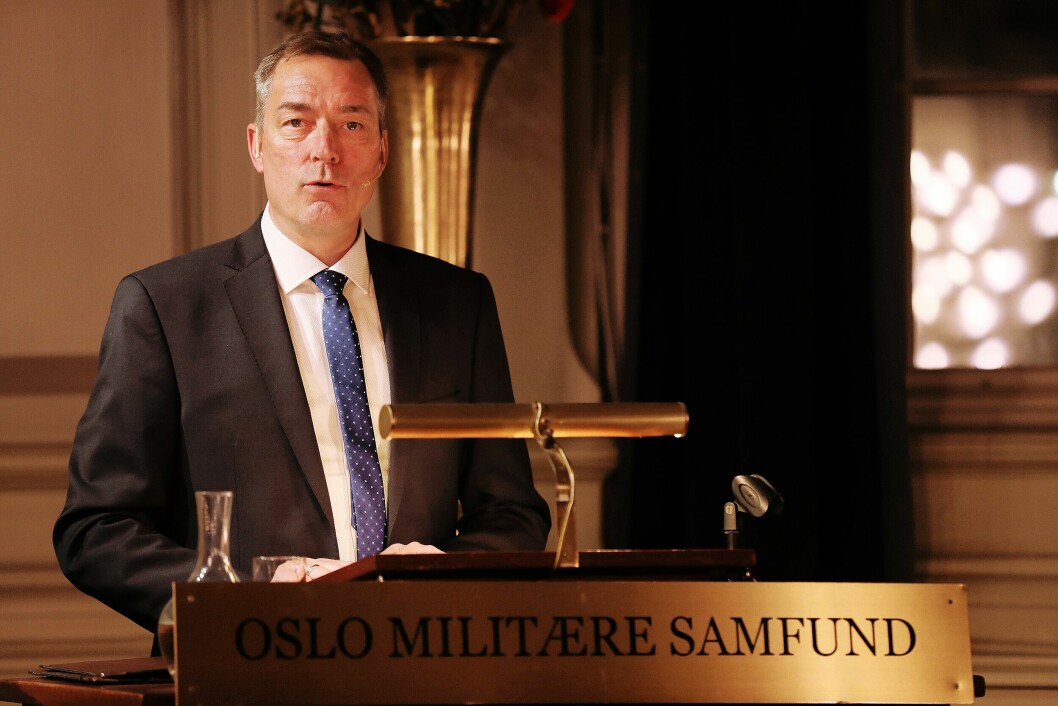 ARKTIS: Forsvarsminister Frank Bakke-Jensen vil ha bredbånd til Arktis. ( Foto: Torbjørn Kjosvold, Forsvaret)