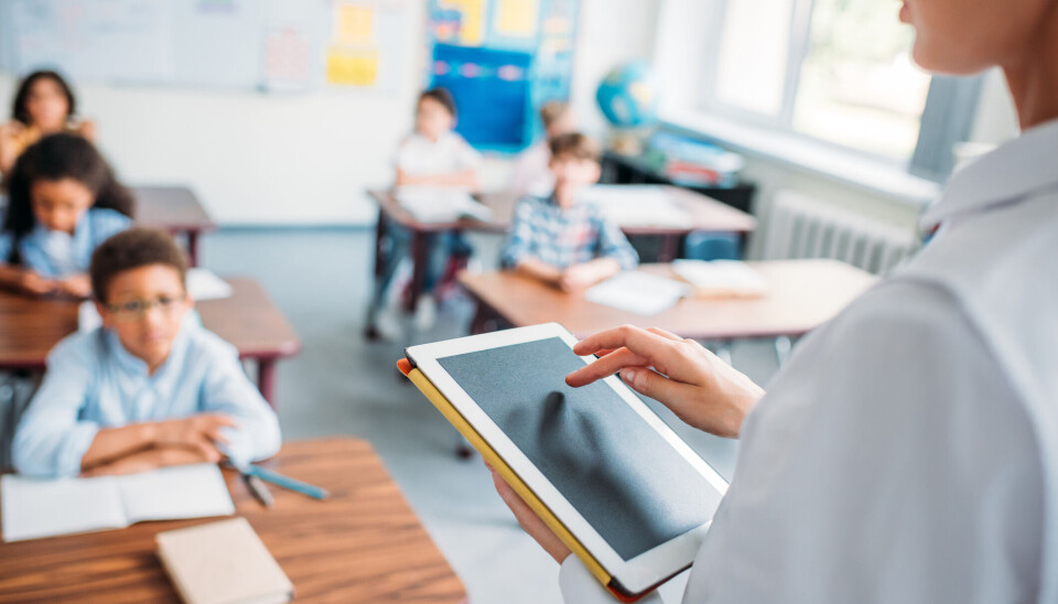 RETNINGSLINJER: Hele 85 prosent av lærere i videregående skole svarer i en ny undersøkelse at de ønsker seg nasjonale retningslinjer for bruk av kunstig intelligens i skolen. Kunnskapsdepartementet har foreløpig ingen planer om dette. (Foto: Istock)