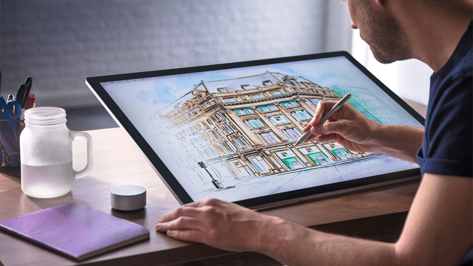 BUTIKK: Over 2000 kvadratmeter i tre etasjer på Oxford Circus i London skal Microsoft friste og hjelpe kunder med det meste innen teknologi.