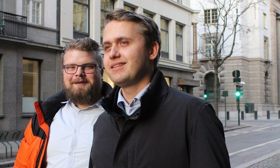 ENKEL OG OVERSIKTLIG: Karl Oscar Nordström og Olav Færevik Gulbrandsen i Dnb har lyttet til mange tilbakemeldinger på hva kundene ønsker seg i den ny mobilbank. «Enkel» og «oversiktlig» er stikkord som går igjen. (Foto: Stine Marie Hagen) ENKEL OG OVERSIKTLIG: Karl Oscar Nordström og Olav Færevik Gulbrandsen i Dnb har lyttet til mange tilbakemeldinger på hva kundene ønsker seg i den ny mobilbank. «Enkel» og «oversiktlig» er stikkord som går igjen. (Foto: Stine Marie Hagen)