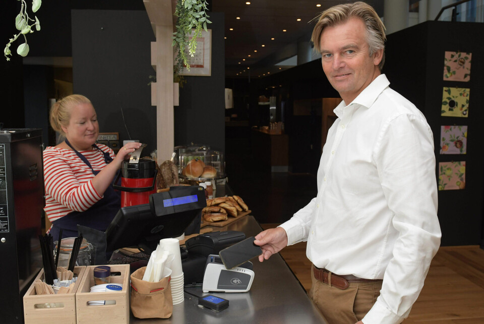 KLAR MED APPLE PAY: Administrerende direktør Magnar Øyhovden varsler at kundene i Sbanken nå kan få ta i bruk Apple Pay. (Pressefoto: Sbanken)
