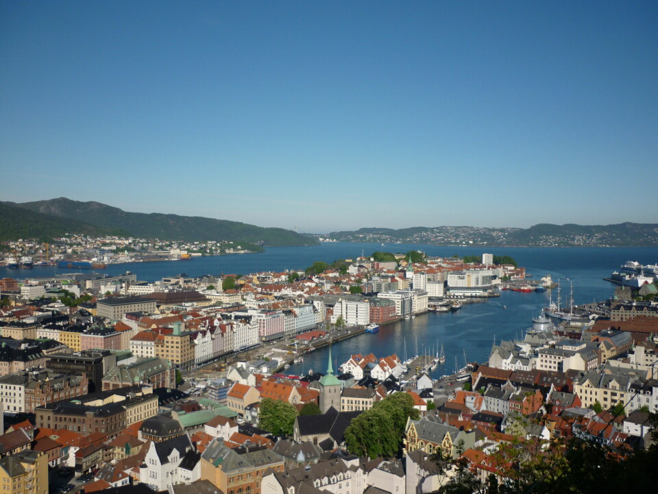HINDRER UTBYGGING: Bergen er naturgitt en utfordrende by for bredbåndsutbygging - nå legger kommunen ekstra store hindre i veien. (Foto: Culex/Wikimedia Commons (CC BY-SA 3.0))