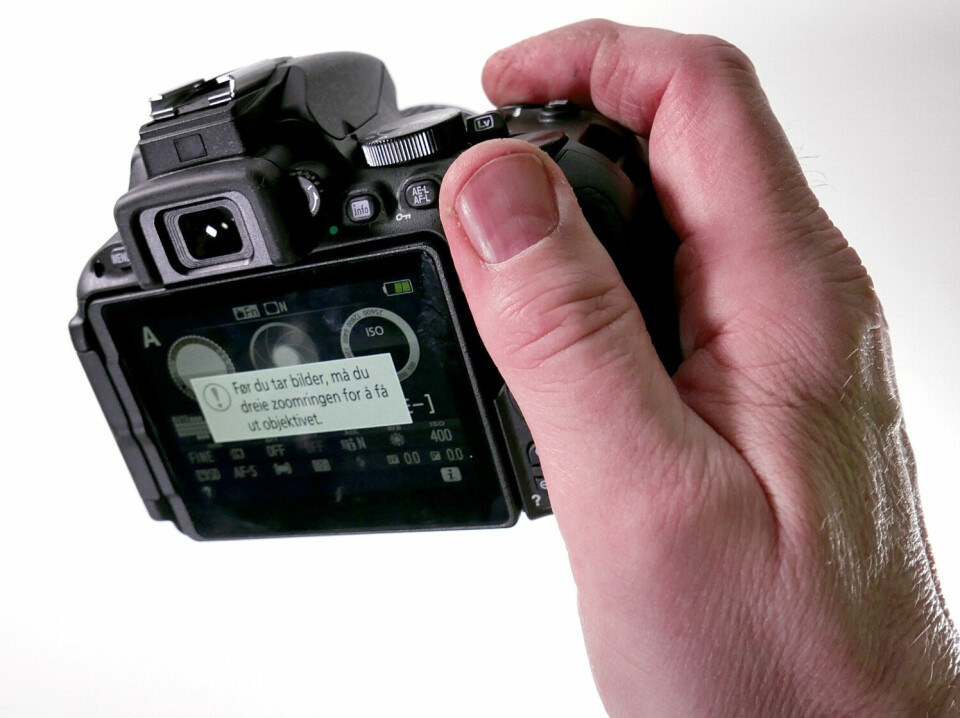 LITE OG LETT: Nikon D5500  er ganske lite. Kamerahuset veier bare 420 gram.