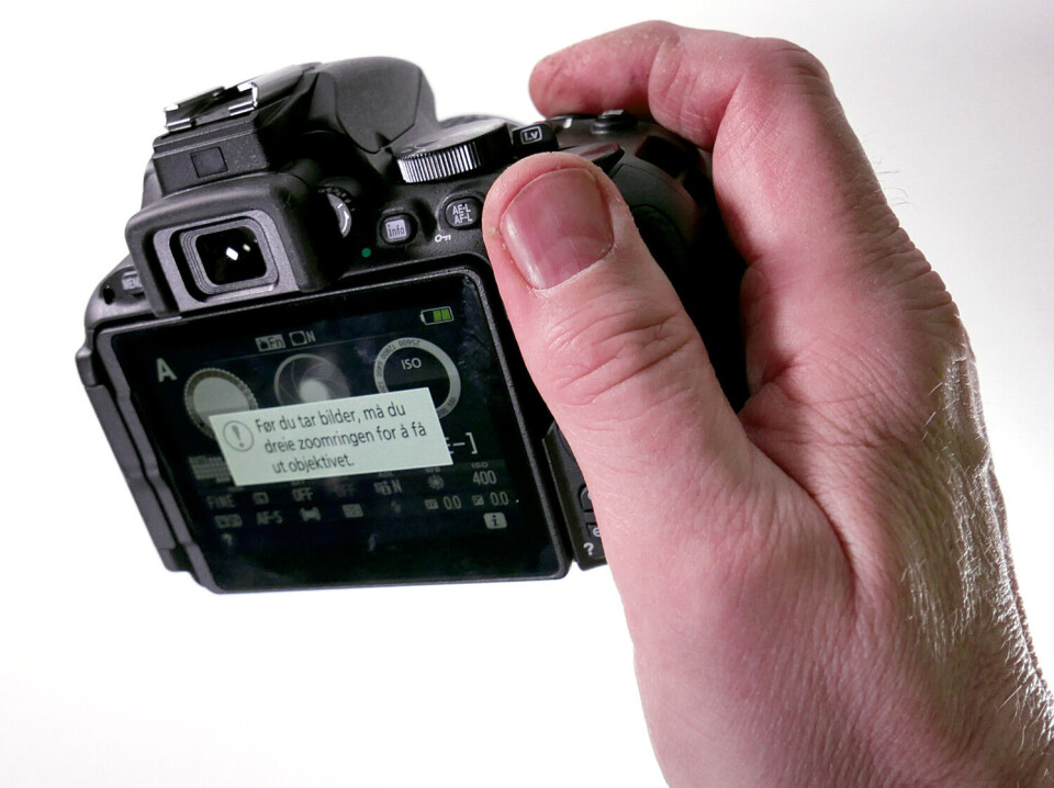 LITE OG LETT: Nikon D5500 er ganske lite. Kamerahuset veier bare 420 gram. LITE OG LETT: Nikon D5500 er ganske lite. Kamerahuset veier bare 420 gram.