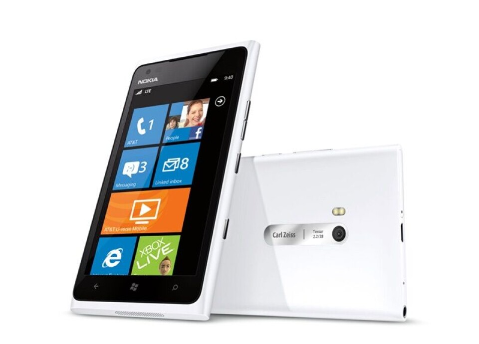 TEST: Nokia Lumia 900 - Flott, men allerede utdatert Windows-telefon