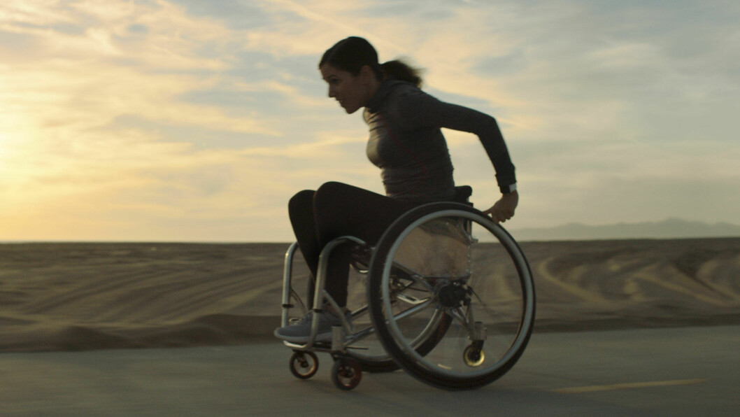 HODEKONTROLL: Langt mere enn bare for rullestolbrukere - Apple satser på tilgjengelighet for alle (Foto: Apple)