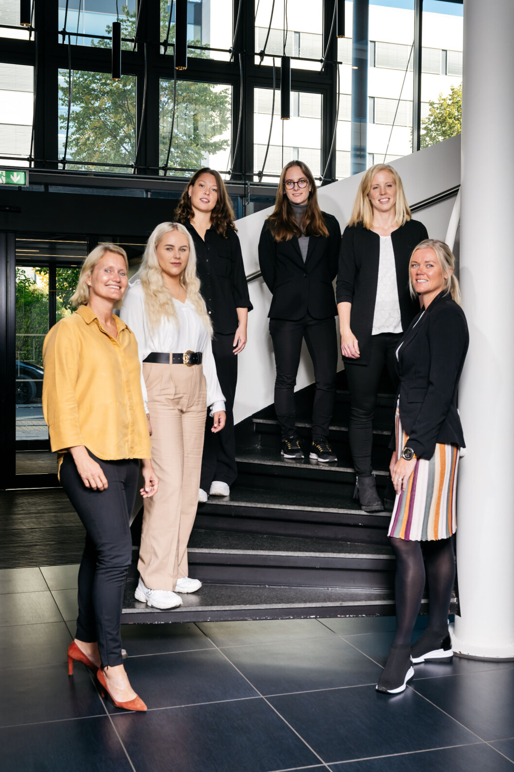 KVINNESATSNING: Markedssjef Marianne Harlem i Orange Cyberdefense til venstre, sammen med de fem nyansatte kvinnene i selskapet: Mia Landsem, Vilde Foss Arnesen, Una Prohic, Heidi Iversen og Charlotte Hovring. (Foto: Orange Cyberdefense pressefoto) KVINNESATSNING: Markedssjef Marianne Harlem i Orange Cyberdefense til venstre, sammen med de fem nyansatte kvinnene i selskapet: Mia Landsem, Vilde Foss Arnesen, Una Prohic, Heidi Iversen og Charlotte Hovring. (Foto: Orange Cyberdefense pressefoto)