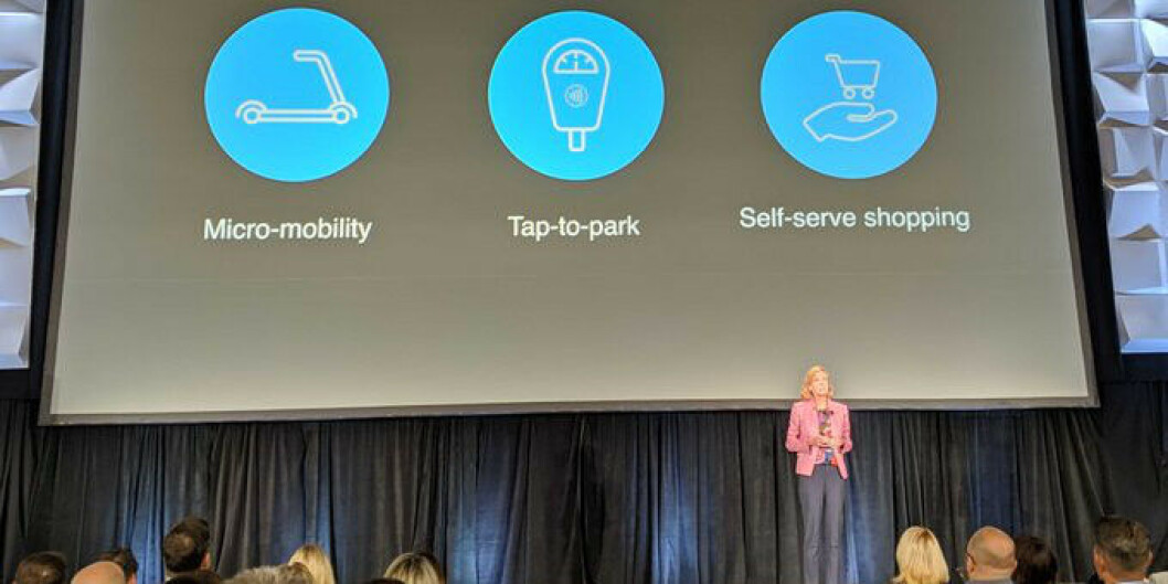 $$$: Enklere mobilbetaling med nærfeltbrikken (Foto: Steve Moser på Twitter / Apple) $$$: Enklere mobilbetaling med nærfeltbrikken (Foto: Steve Moser på Twitter / Apple)