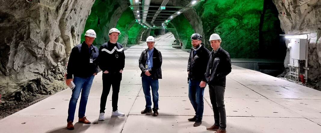 NYTT HJEM: Langt inne i gruvegangene skal Norges neste superdatamaskin bo. Fra venstre: Helge Stranden (Sigma2), Truls Mathiassen (NRIS/UiT), Vidar Saltkjel (LMD), Kristian Todal (LMD) og Jørn Skaane (LMD). (Foto: Sigma2) NYTT HJEM: Langt inne i gruvegangene skal Norges neste superdatamaskin bo. Fra venstre: Helge Stranden (Sigma2), Truls Mathiassen (NRIS/UiT), Vidar Saltkjel (LMD), Kristian Todal (LMD) og Jørn Skaane (LMD). (Foto: Sigma2)