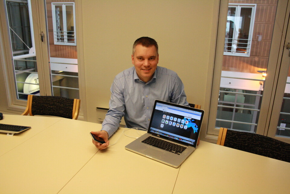 PÅ ALLE FLATER: Systemingeniør Håkon Fosshaug i Vmware Norge demonstrerer nyhetene i Vmware Horizon 6. (Foto: Kenneth Christensen) PÅ ALLE FLATER: Systemingeniør Håkon Fosshaug i Vmware Norge demonstrerer nyhetene i Vmware Horizon 6. (Foto: Kenneth Christensen)