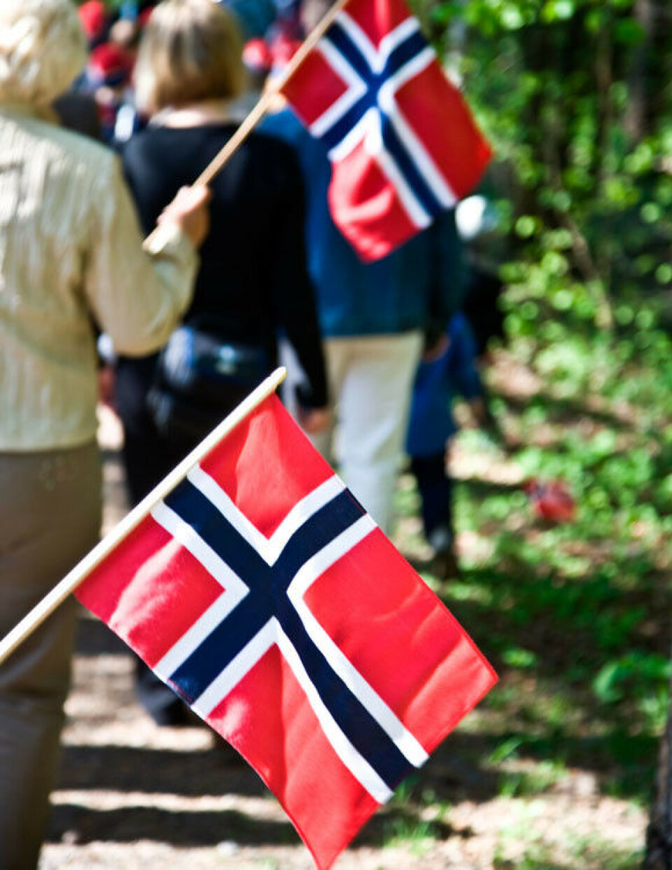 FOTOLYSTNE: Bunad, flagg og god stemning får frem fotografen i Ola Nordmann. Totalt ble det sendt rundt 740.000 bildemeldinger hele 17. mai. (Presseoto: Telenor) FOTOLYSTNE: Bunad, flagg og god stemning får frem fotografen i Ola Nordmann. Totalt ble det sendt rundt 740.000 bildemeldinger hele 17. mai. (Presseoto: Telenor)
