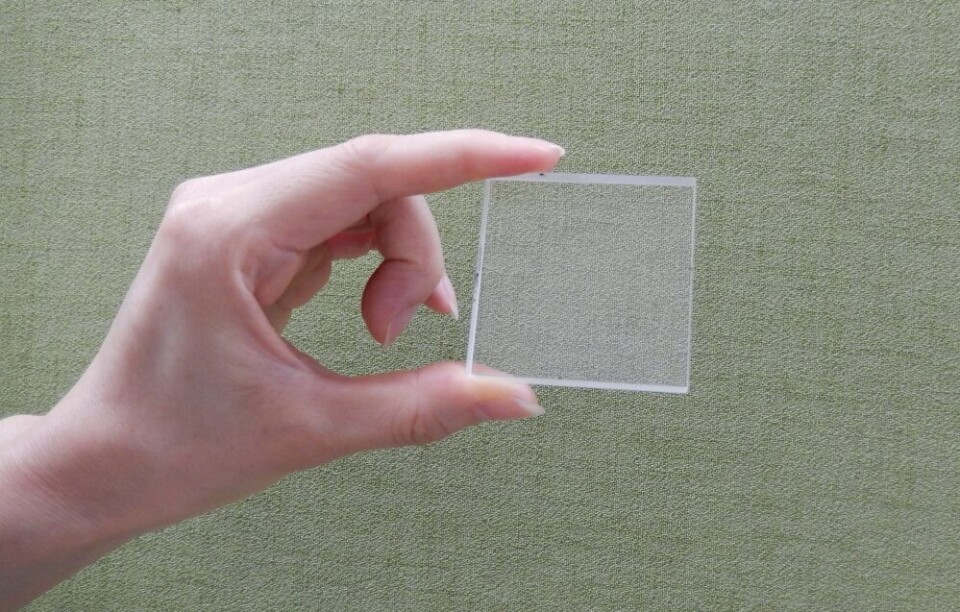 BESTANDIG: Rent silisiumglass viser seg å kunne lagre data lengre enn noen kunne tenkt seg. (Foto: Hitachi)