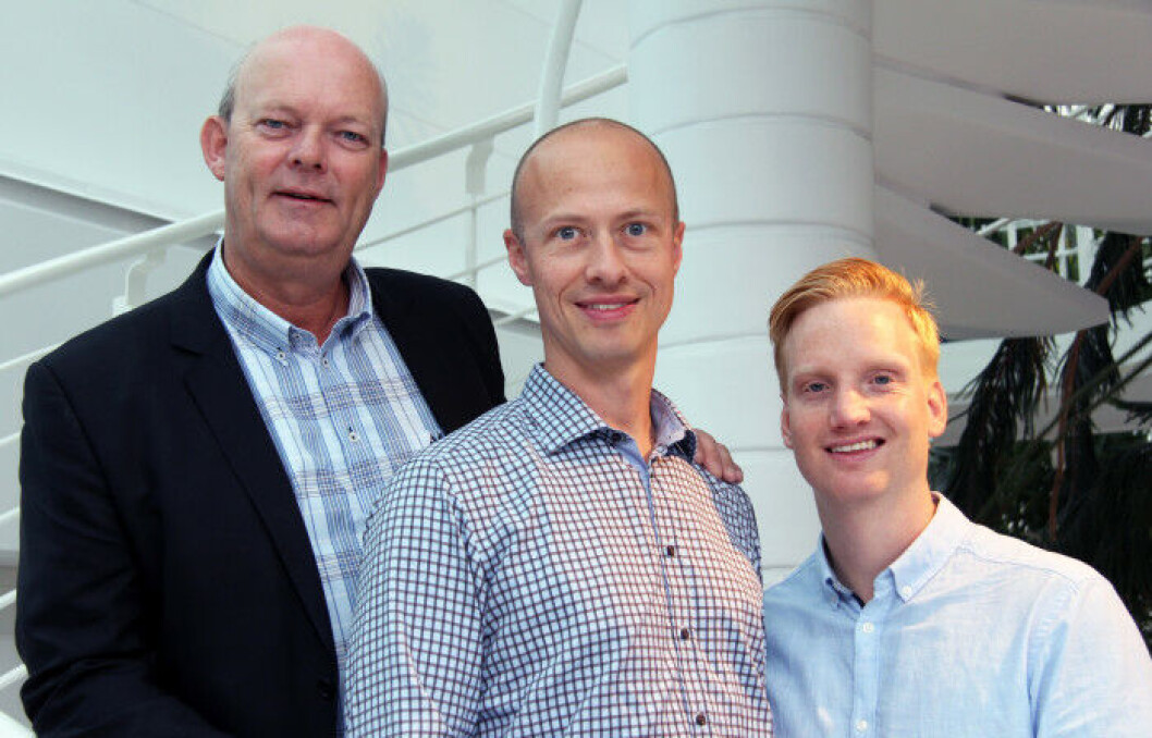 HARDWARE OG SOFTWARE: Audun Aspevoll blir Business Consultant, mens Fredrik Larsen er ansatt som Account Manager med ansvar for salg av dokumenthåndteringsløsninger. Her er de avbildet sammen med leder Hans Torp (Foto: Creative Common/ Canon) HARDWARE OG SOFTWARE: Audun Aspevoll blir Business Consultant, mens Fredrik Larsen er ansatt som Account Manager med ansvar for salg av dokumenthåndteringsløsninger. Her er de avbildet sammen med leder Hans Torp (Foto: Creative Common/ Canon)