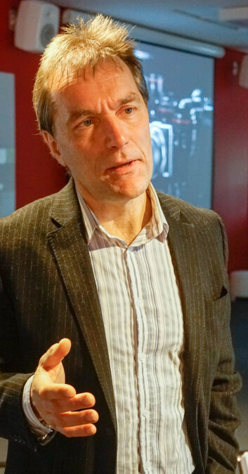 Små kameraer med profesjonell ytelse er attraktive nå, ifølge produktspesialist Trond Sliper hos Canon Norge. (Foto: Toralv Østvang) Små kameraer med profesjonell ytelse er attraktive nå, ifølge produktspesialist Trond Sliper hos Canon Norge. (Foto: Toralv Østvang)