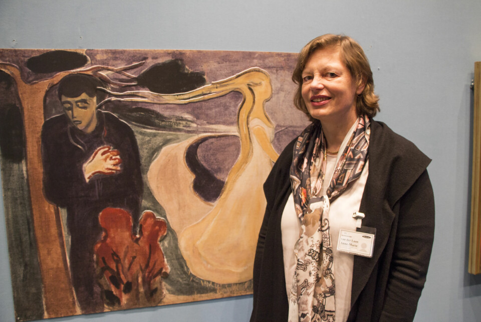 GOD OPPLEVELSE: Anne-Marie van del Laan fra Canon kom fra Nederland til Munchmuseet for å se hvordan blinde og svaksynte tok imot de taptiske maleriene. Det ble en god opplevelse, sa hun.