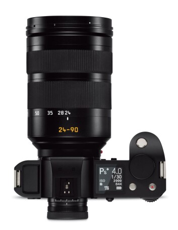 TOPPSKJERM: Nye Leica SL har en monokrom info-skjerm på toppen. (Foto: Leica) TOPPSKJERM: Nye Leica SL har en monokrom info-skjerm på toppen. (Foto: Leica)