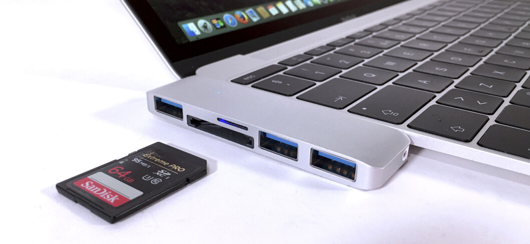 KONTAKTER: Satechi Type-C Combo Hub gir viktige kontaktpunkter på Retina Macbook. (Foto: Toralv Østvang). KONTAKTER: Satechi Type-C Combo Hub gir viktige kontaktpunkter på Retina Macbook. (Foto: Toralv Østvang).