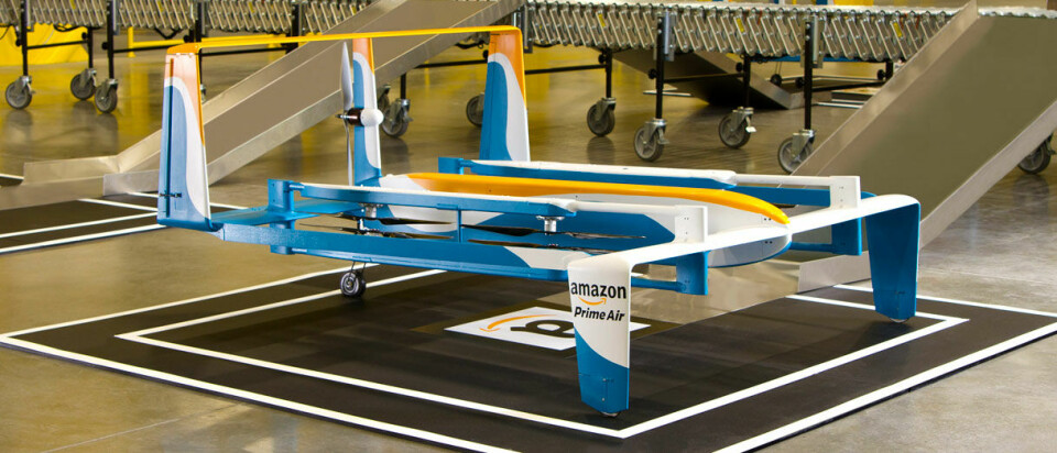 PAKKE-DRONE: Denne helgen offentliggjorde Amazon en video av deres nye post-drone. Til forskjell fra tidligere drone-modeller skal den nye Amazon-dronen transportere pakkene inne i kroppen. (Foto: Amazon)