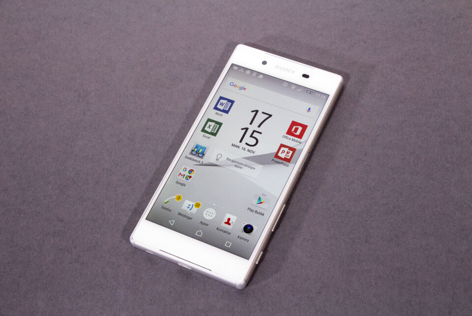 FLAGGSKIP: Selv om Sony også kan by på en større Xperia Z5 med Premium i navnet, er Xperia Z5 verdig flaggskipsbetegnelsen. FLAGGSKIP: Selv om Sony også kan by på en større Xperia Z5 med Premium i navnet, er Xperia Z5 verdig flaggskipsbetegnelsen.