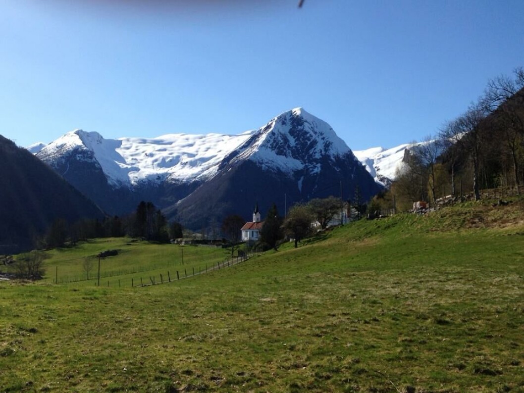SOGN OG FJORDANE: Basefarm har gjennom flere år bygget opp en banksatsing i området. Illustrasjonsfoto viser Vindreken i Balestrand. (Foto: Christian Sømme) SOGN OG FJORDANE: Basefarm har gjennom flere år bygget opp en banksatsing i området. Illustrasjonsfoto viser Vindreken i Balestrand. (Foto: Christian Sømme)
