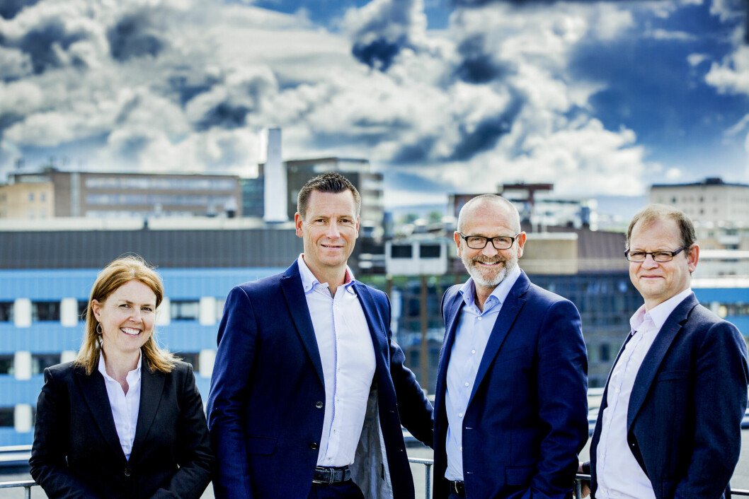 FERSK NETTSKYALLIANSE: Lena Lundgren (Avanade), Morten Meier (Microsoft), Bjart Kvarme (Basefarm) og Leif Arne Rones (Accenture) skal friste offentlig sektor over til nettskyløsninger. Foto: Bo Mathisen.