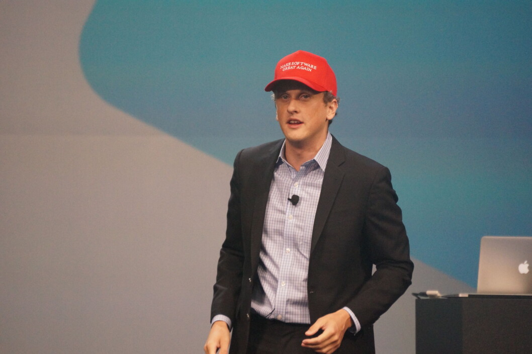 FÅ DET TIL Å VIRKE: Administrerende direktør Aaron Levie i Box snakker om samkjøring i skyen under Boxworks i forrige uke, iført tidsaktuell kampanje-lue. Foto: Blair Hanley Frank, IDGNS FÅ DET TIL Å VIRKE: Administrerende direktør Aaron Levie i Box snakker om samkjøring i skyen under Boxworks i forrige uke, iført tidsaktuell kampanje-lue. Foto: Blair Hanley Frank, IDGNS