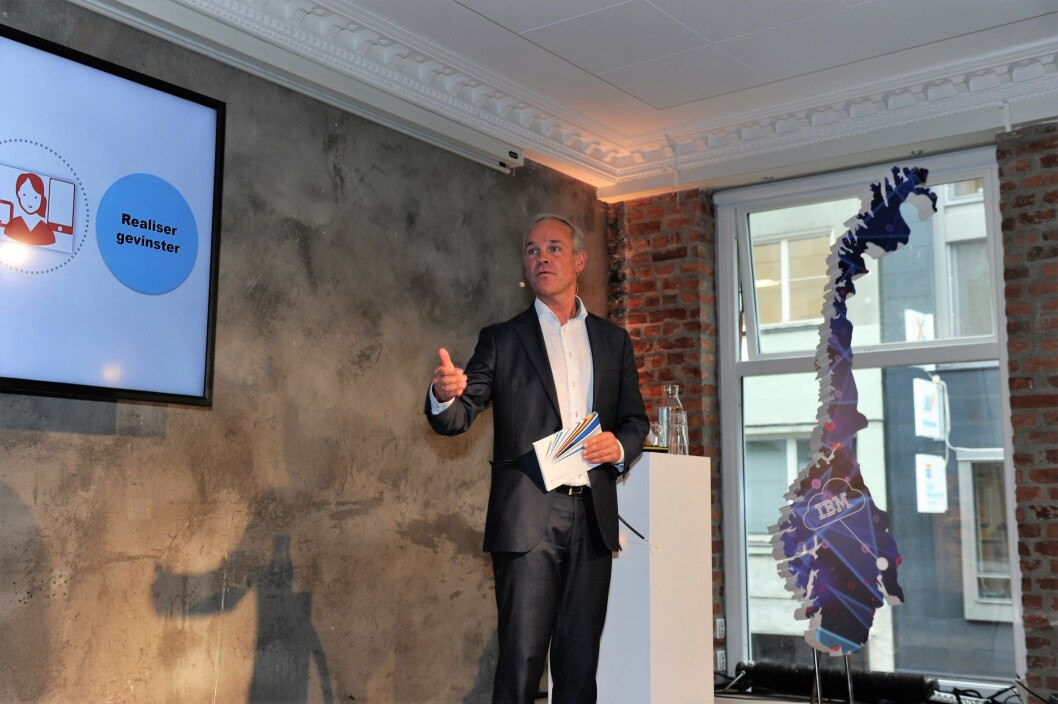 FØRST I NORDEN: IBM sitt nye skydatasenter, det første i Norden, åpnes av kommunal- og moderniseringsminister Jan Tore Sanner. FOTO: Ahlert Hysing FØRST I NORDEN: IBM sitt nye skydatasenter, det første i Norden, åpnes av kommunal- og moderniseringsminister Jan Tore Sanner. FOTO: Ahlert Hysing
