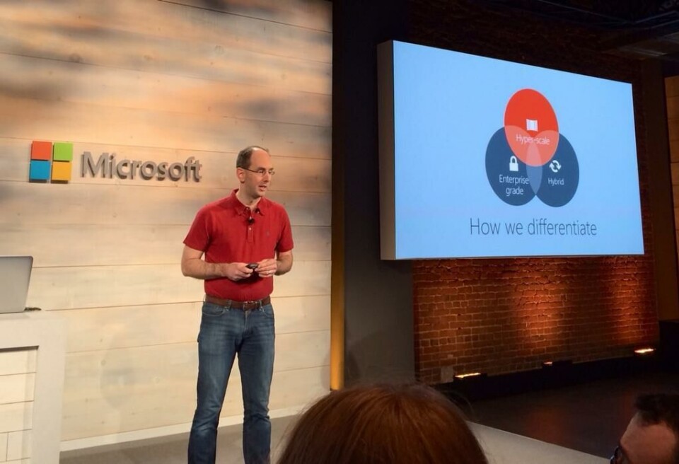 DRAS TIL TOPP MED SKY: Skysjef Scott Guthrie lykkes med skysatsing og sender Microsoft til børsrekord til tross for flatt salg og resultatnedgang. Foto: Microsoft Pressefoto. DRAS TIL TOPP MED SKY: Skysjef Scott Guthrie lykkes med skysatsing og sender Microsoft til børsrekord til tross for flatt salg og resultatnedgang. Foto: Microsoft Pressefoto.