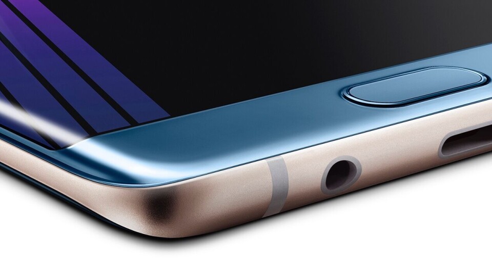 NY S7 MED NOTE 7-HONNØR: For å demme opp slagssvikt kommer premiummodellen S7 Edge med fargevalget Coral Blue - som minner mistenkelig om Blue Coral-snittet til Note 7. Foto: Samsung Pressetjeneste. NY S7 MED NOTE 7-HONNØR: For å demme opp slagssvikt kommer premiummodellen S7 Edge med fargevalget Coral Blue - som minner mistenkelig om Blue Coral-snittet til Note 7. Foto: Samsung Pressetjeneste.