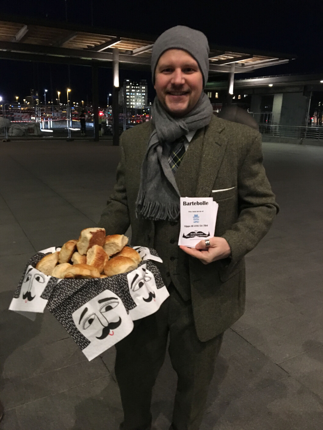 BARTEPRAT: En bedre samtalestarter enn en pjuskete bart skal du lete lenge etter, mener Thomas Barth fra Tieto. Foto: Redaksjonen BARTEPRAT: En bedre samtalestarter enn en pjuskete bart skal du lete lenge etter, mener Thomas Barth fra Tieto. Foto: Redaksjonen