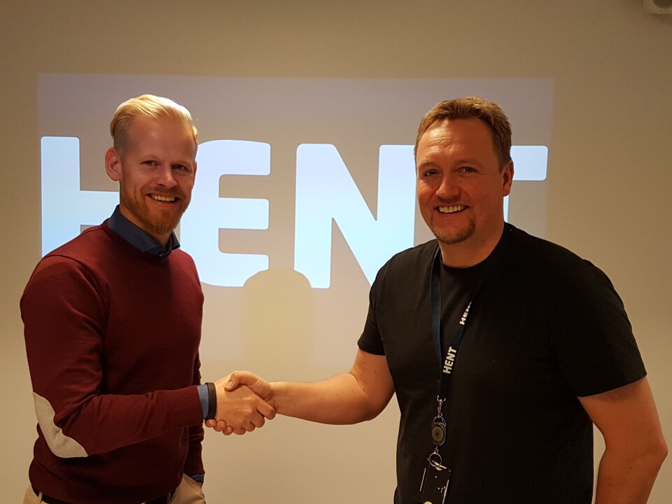 AVTALE: Aleksander Bjøru, salgsdirektør i Atea og Thorstein Øren, ikt-leder i Hent. (Foto: Atea) AVTALE: Aleksander Bjøru, salgsdirektør i Atea og Thorstein Øren, ikt-leder i Hent. (Foto: Atea)