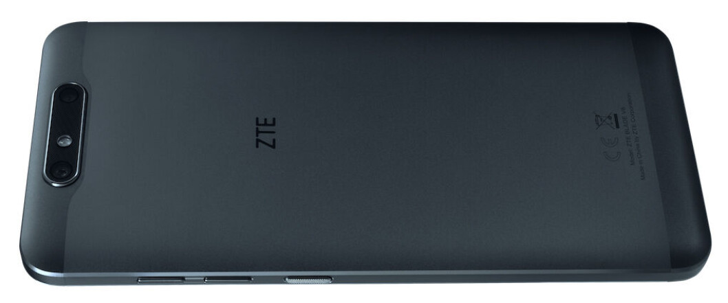 MØRK GRÅ: Dark Grey heter fargen på den nye ZTE Blade V8. (Foto: ZTE) MØRK GRÅ: Dark Grey heter fargen på den nye ZTE Blade V8. (Foto: ZTE)