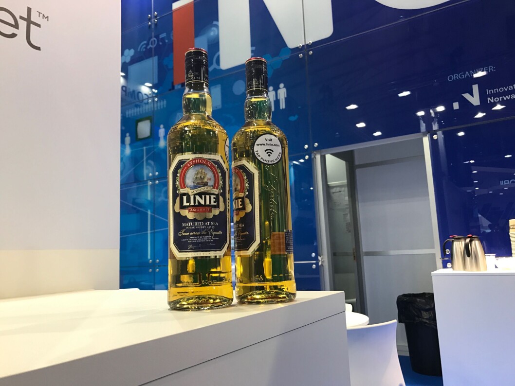 EKTE VARE: Med Thinfilms NFC-etiketter kan Arcus bevise at det er ekte vare på flasken og komme i nærmere kontakt med sine kunder. (Foto: Thinfilm) EKTE VARE: Med Thinfilms NFC-etiketter kan Arcus bevise at det er ekte vare på flasken og komme i nærmere kontakt med sine kunder. (Foto: Thinfilm)